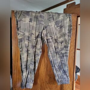Camo nwt lane Bryant joggers